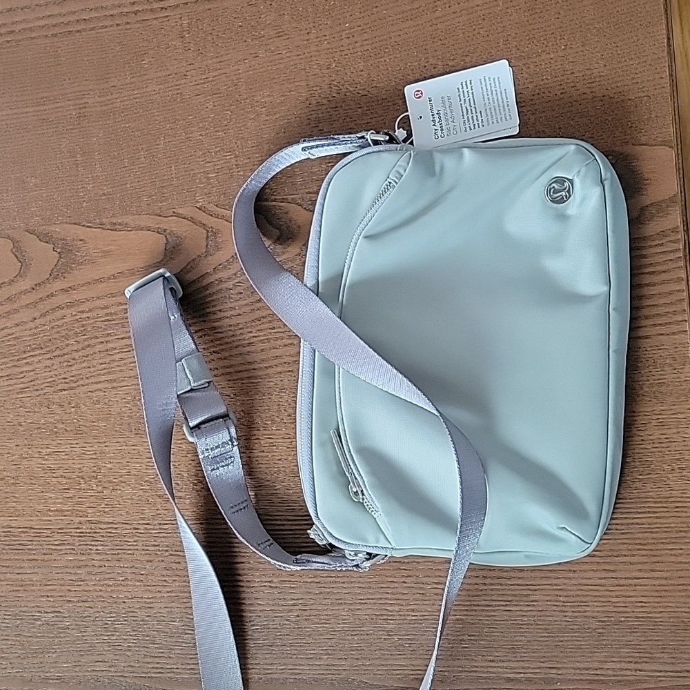 Lululemon city adventure bag